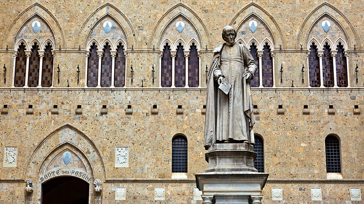 Piazza Salimbeni itinerario Siena